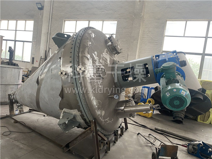 锥形螺带真空干燥机客户现场