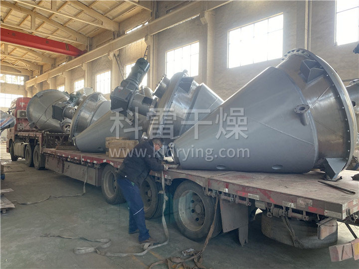 锥形螺带真空干燥机客户现场