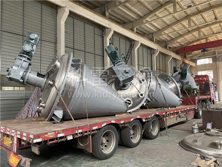 锥形螺带真空干燥机客户现场